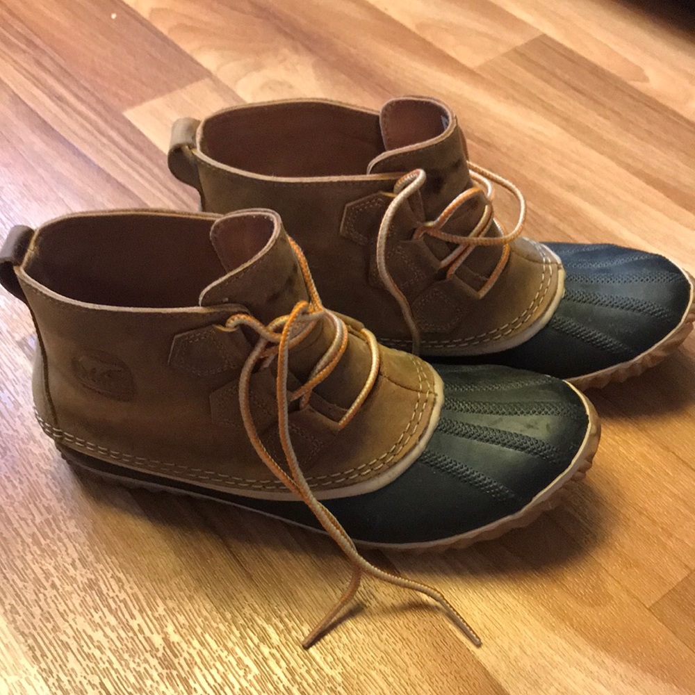 Sorel short boots